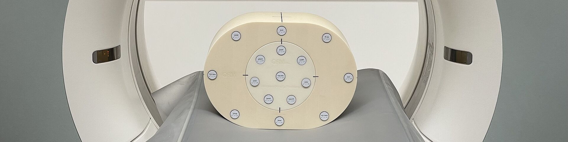 QRM phantom for radiation oncology treatment plans calibration